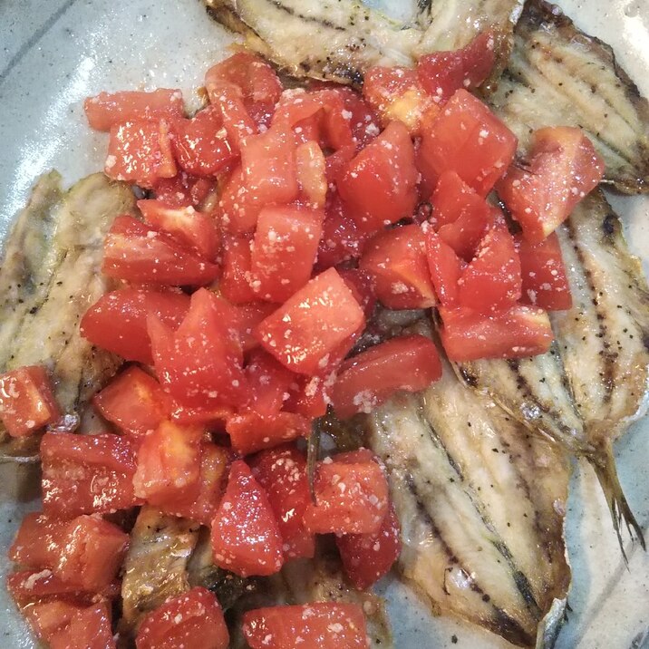 鰯のオーブン焼きトマト乗せ